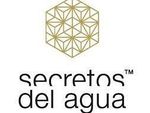 Un logotipo para secretos del agua con un diseño geométrico sobre fondo blanco.