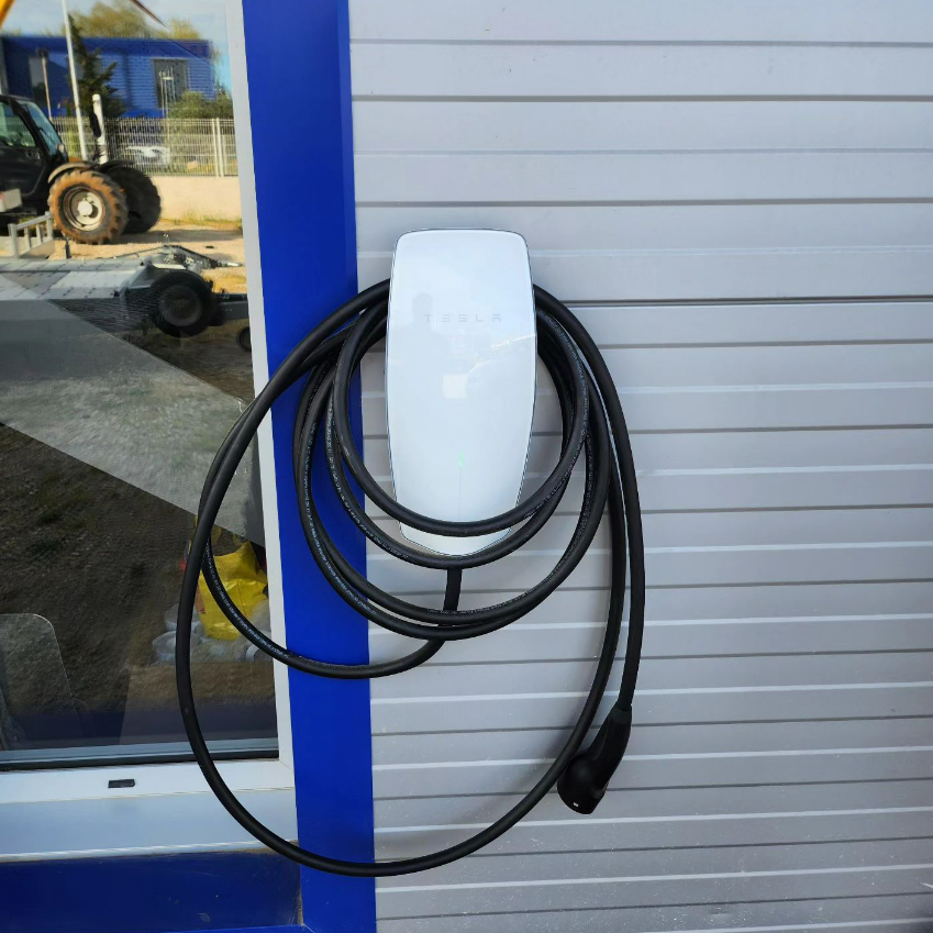 Borne de charge pour voiture Tesla