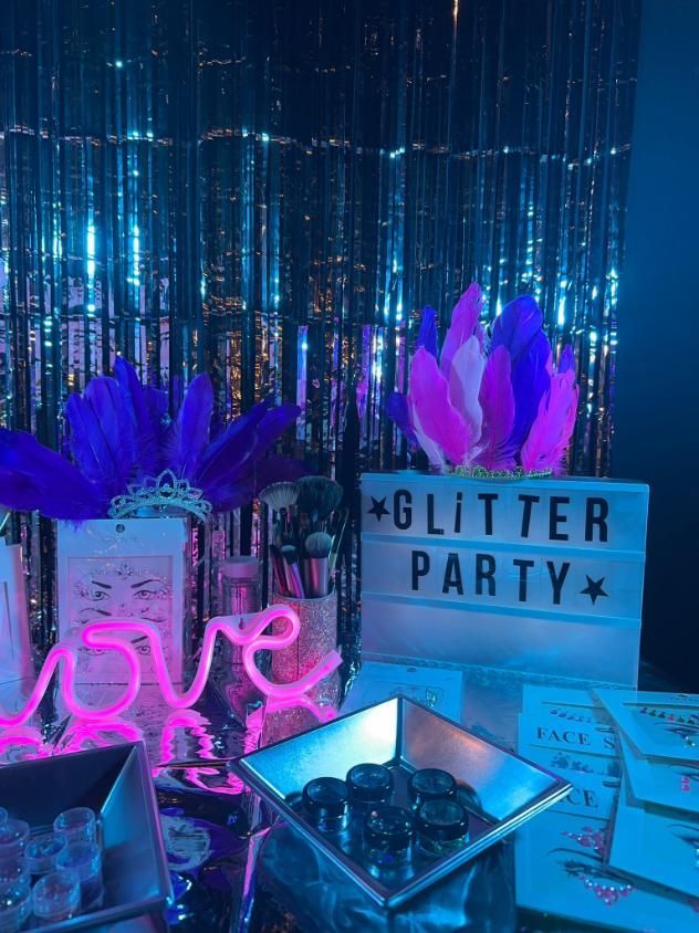 Decoración de fiesta con brillantina: letrero de neón 