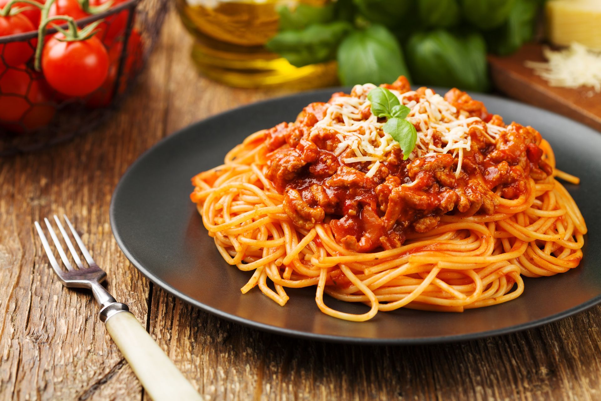 Un plat de spaghetti bolognaise.