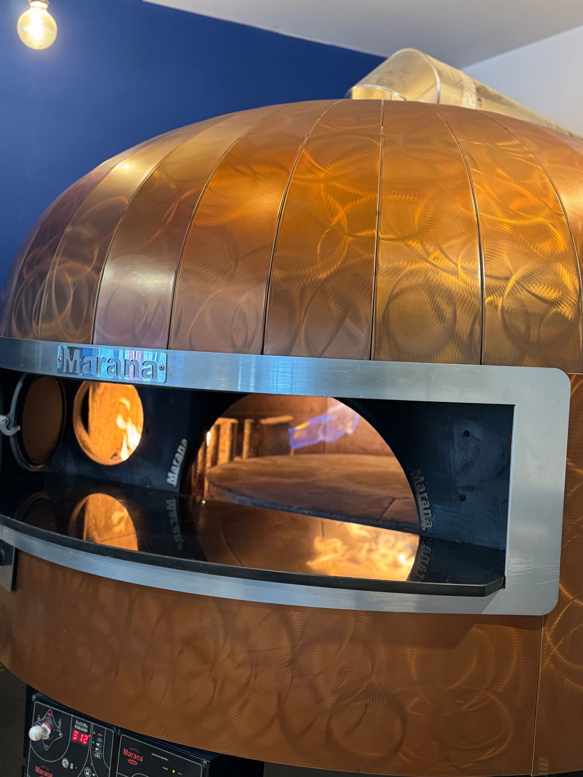 Un four à bois de marque Mariana®.