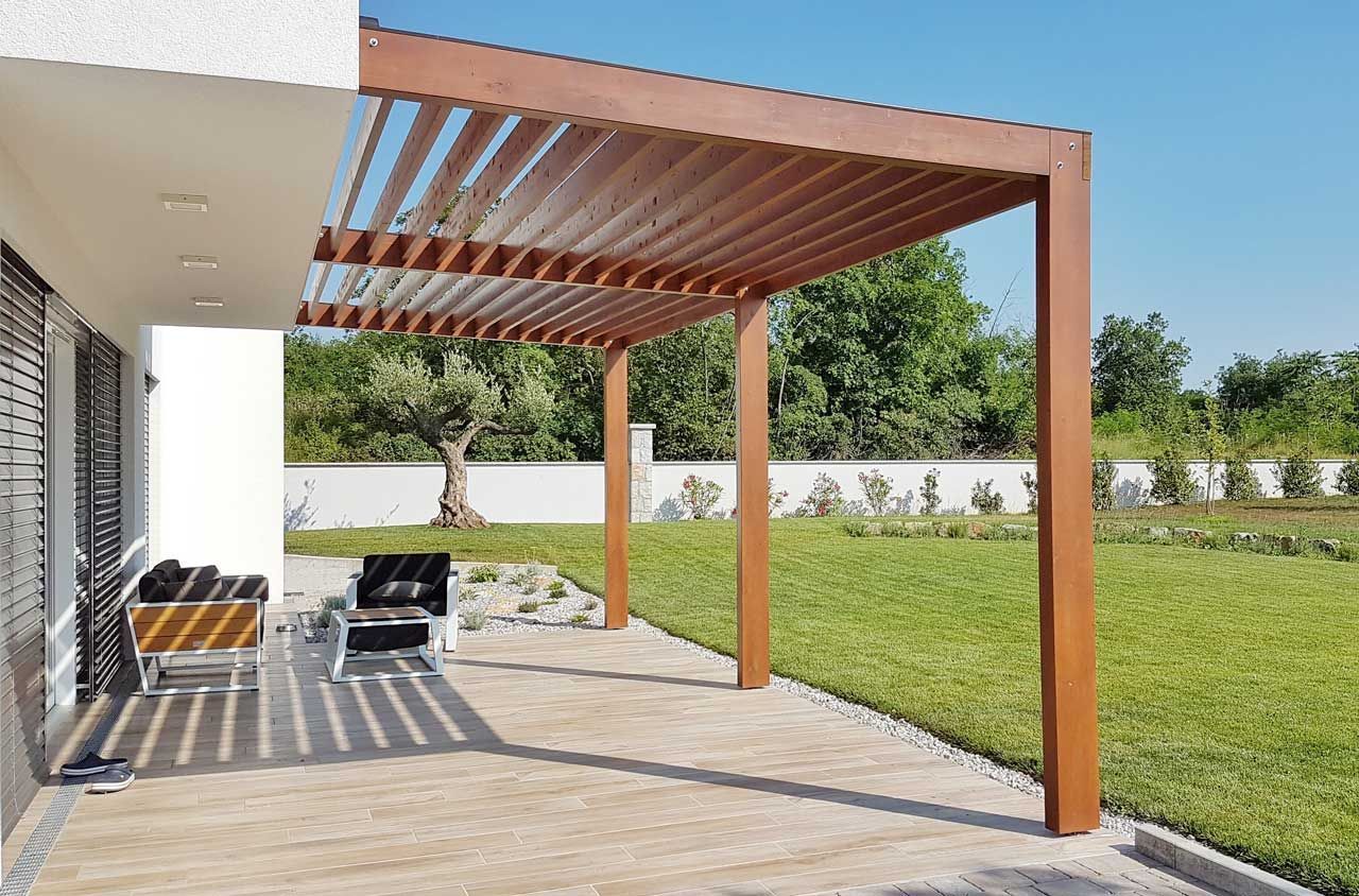 Pergola avec la structure en bois.