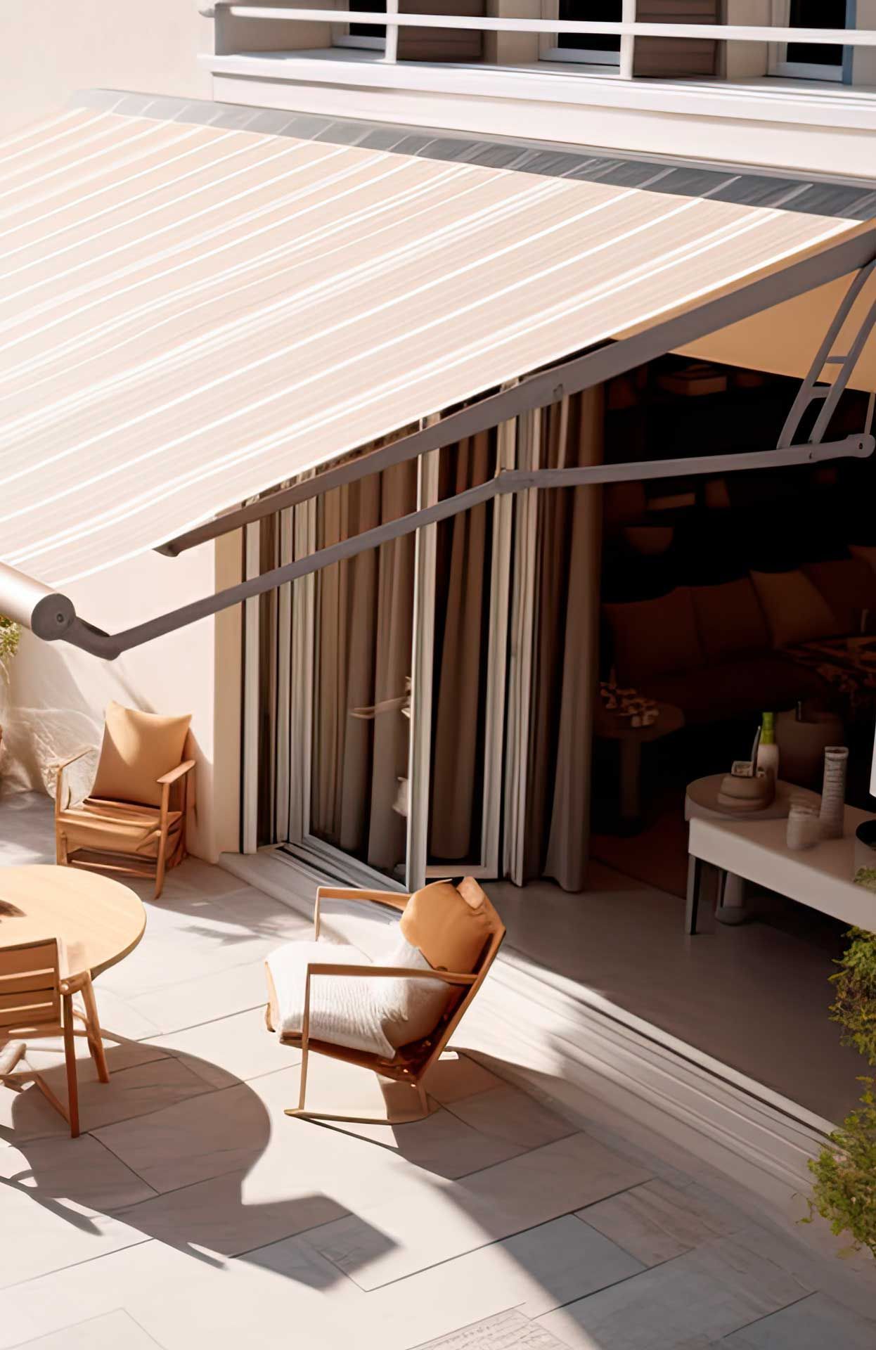 Store extérieur tiré.