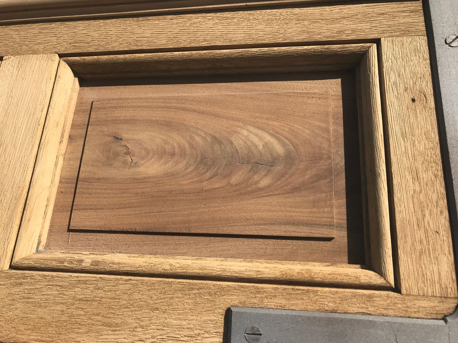 Jacquier & Cie SA - Sablage de porte en bois