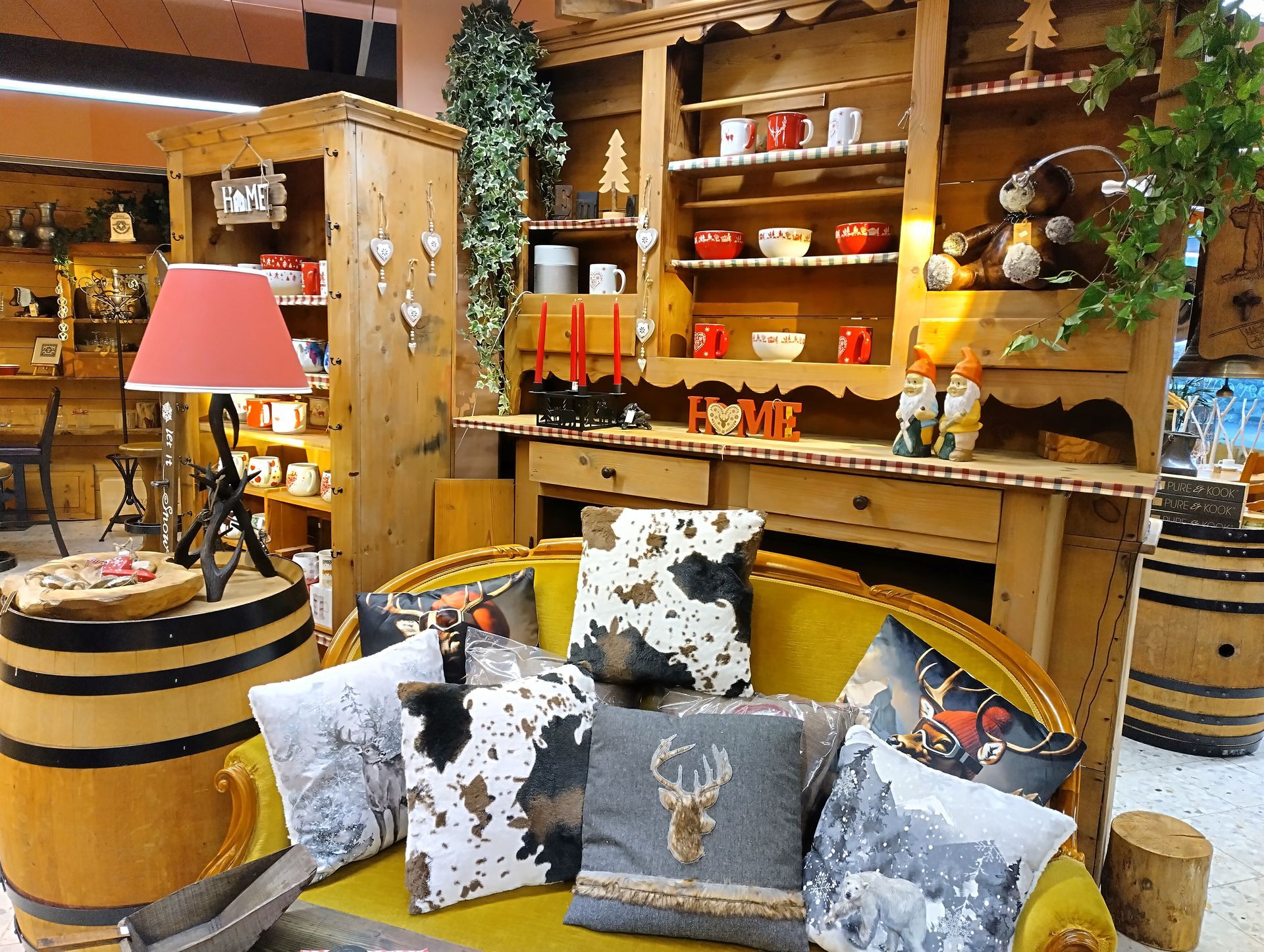 Le Chalet des Saveurs - canapé et coussins