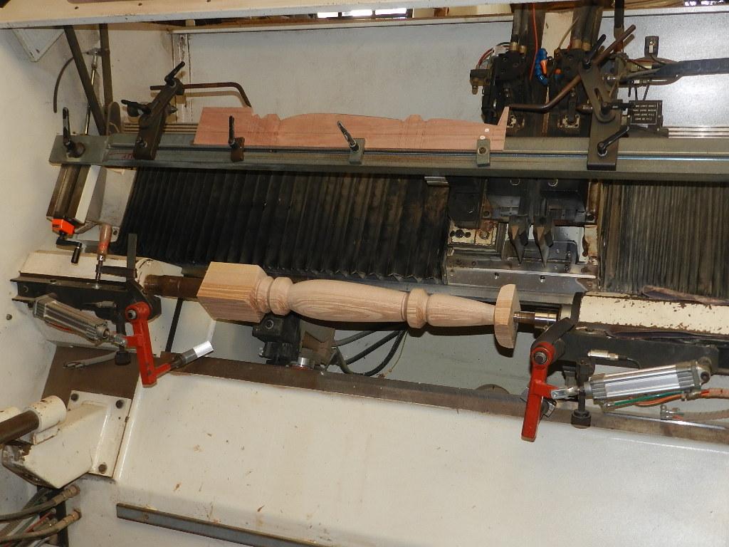 Fabrication pieds en bois sur tour numérique après