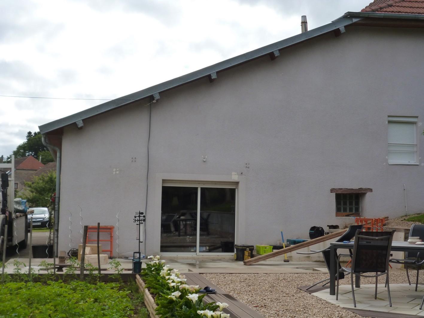 Burgille : maison avant véranda