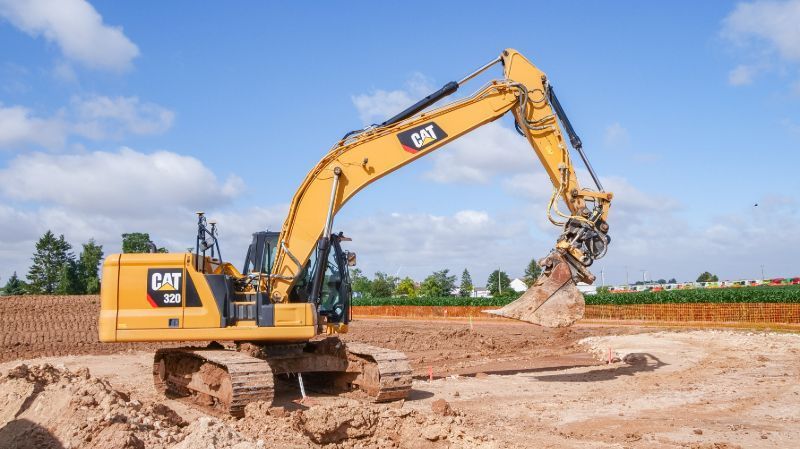 Pelleteuse dans un champs 