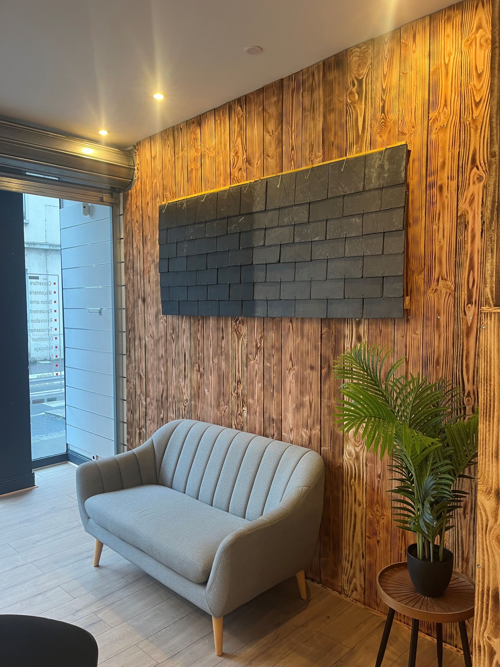 Salle d'attente de l'agence de Tours