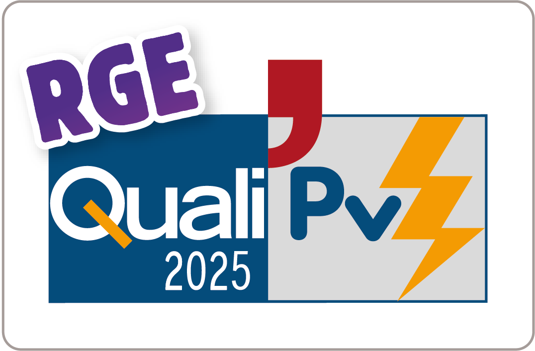 Logo RGE et Quali PV 2025 avec une icône de panneau solaire et un éclair.
