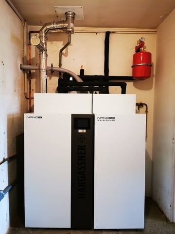 pose d'une chaudière blanche dans un coin dédié