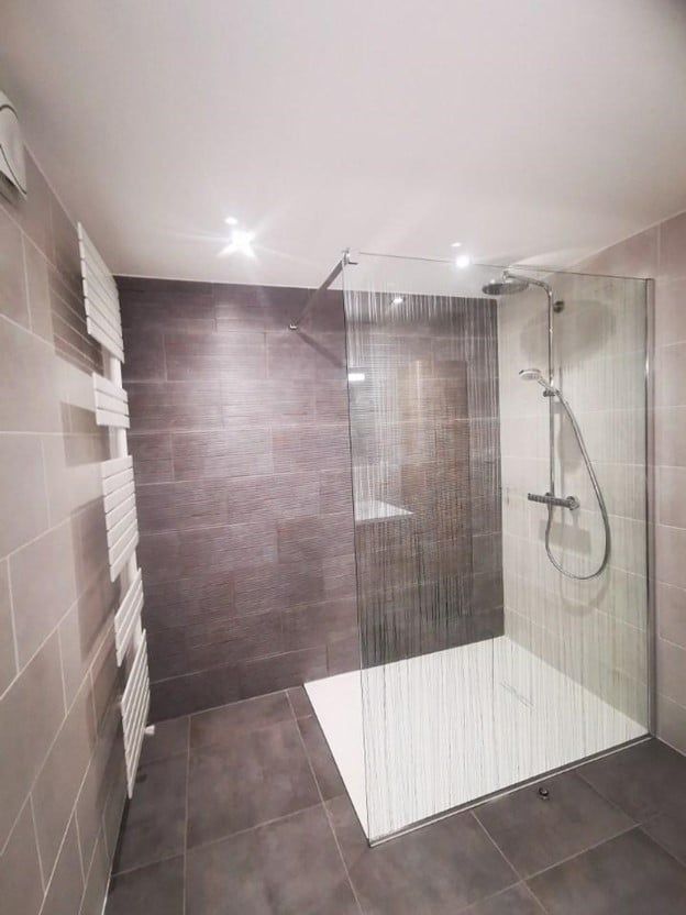 salle de bain rénovée et carrelée