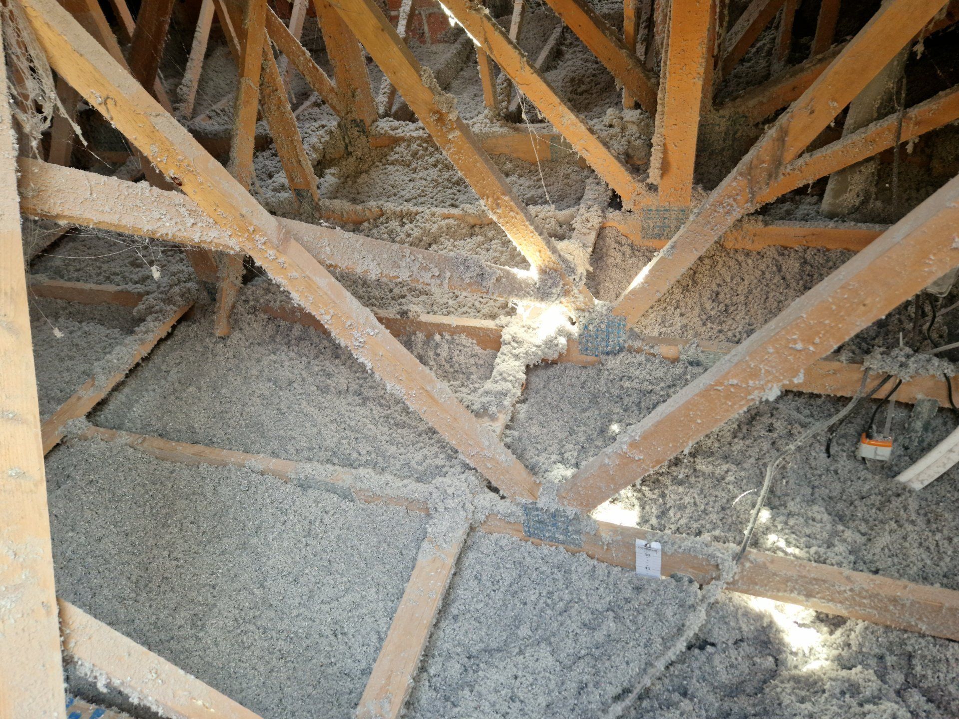 combles isolés par projection