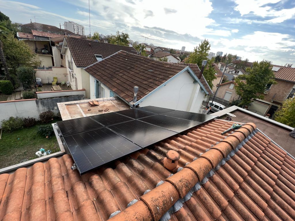 vue aérienne de panneaux photovoltaïques