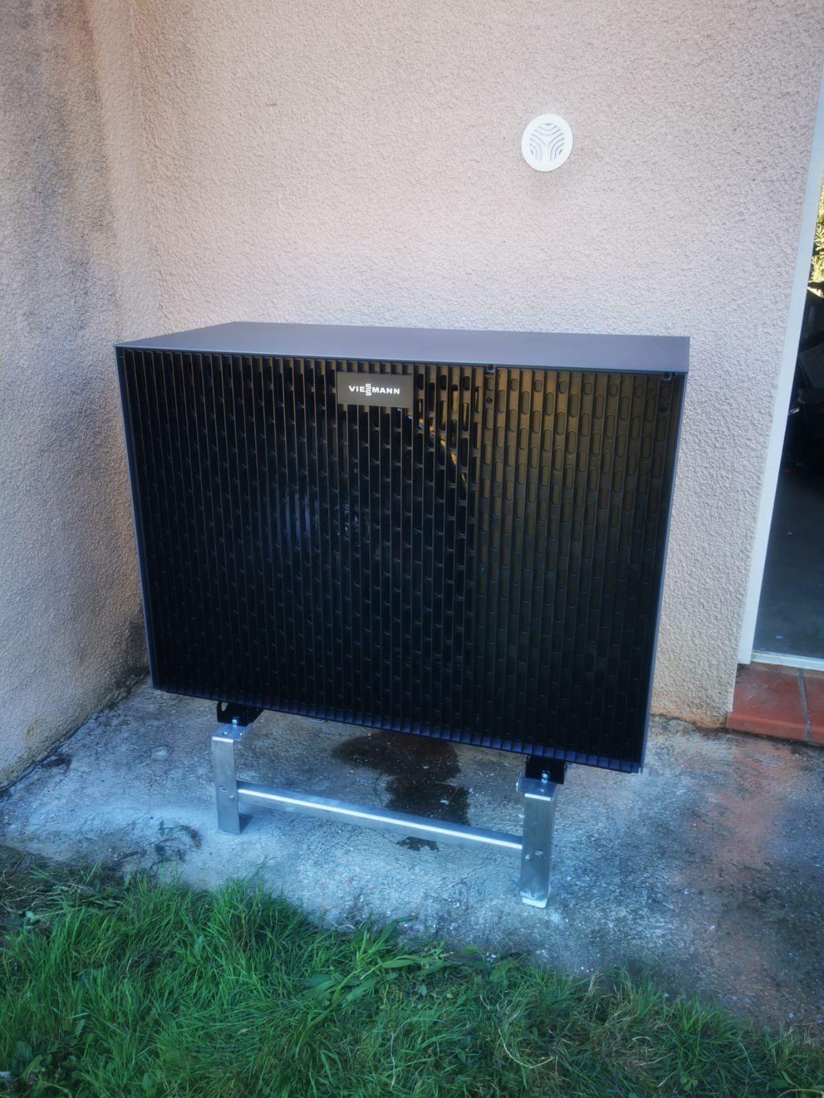 unité extérieure noire 