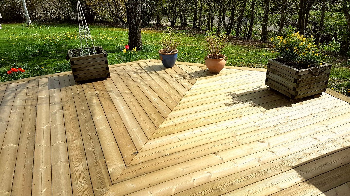 Terrasse en lames de pin autoclaves