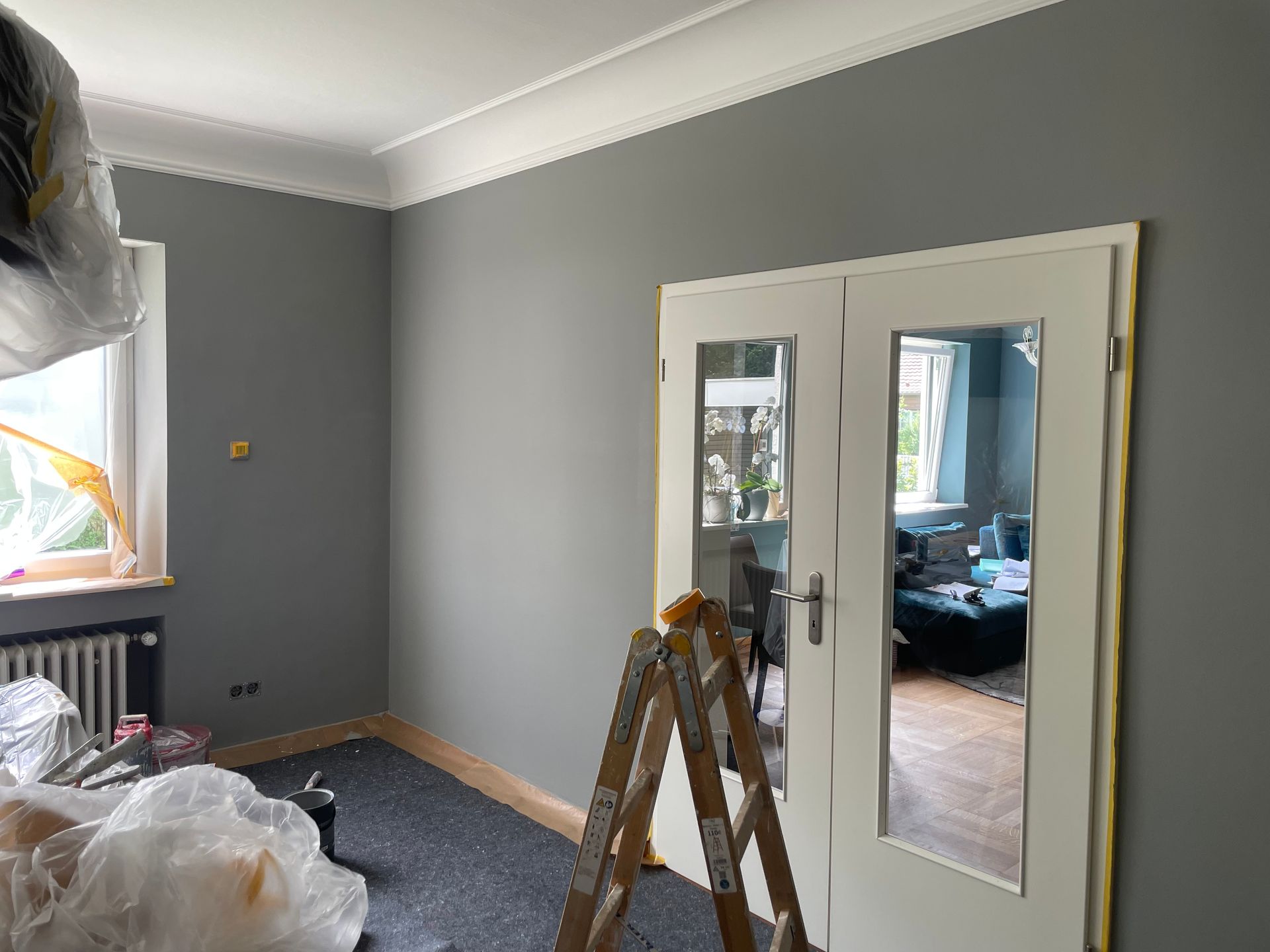 Grauer Innenanstrich