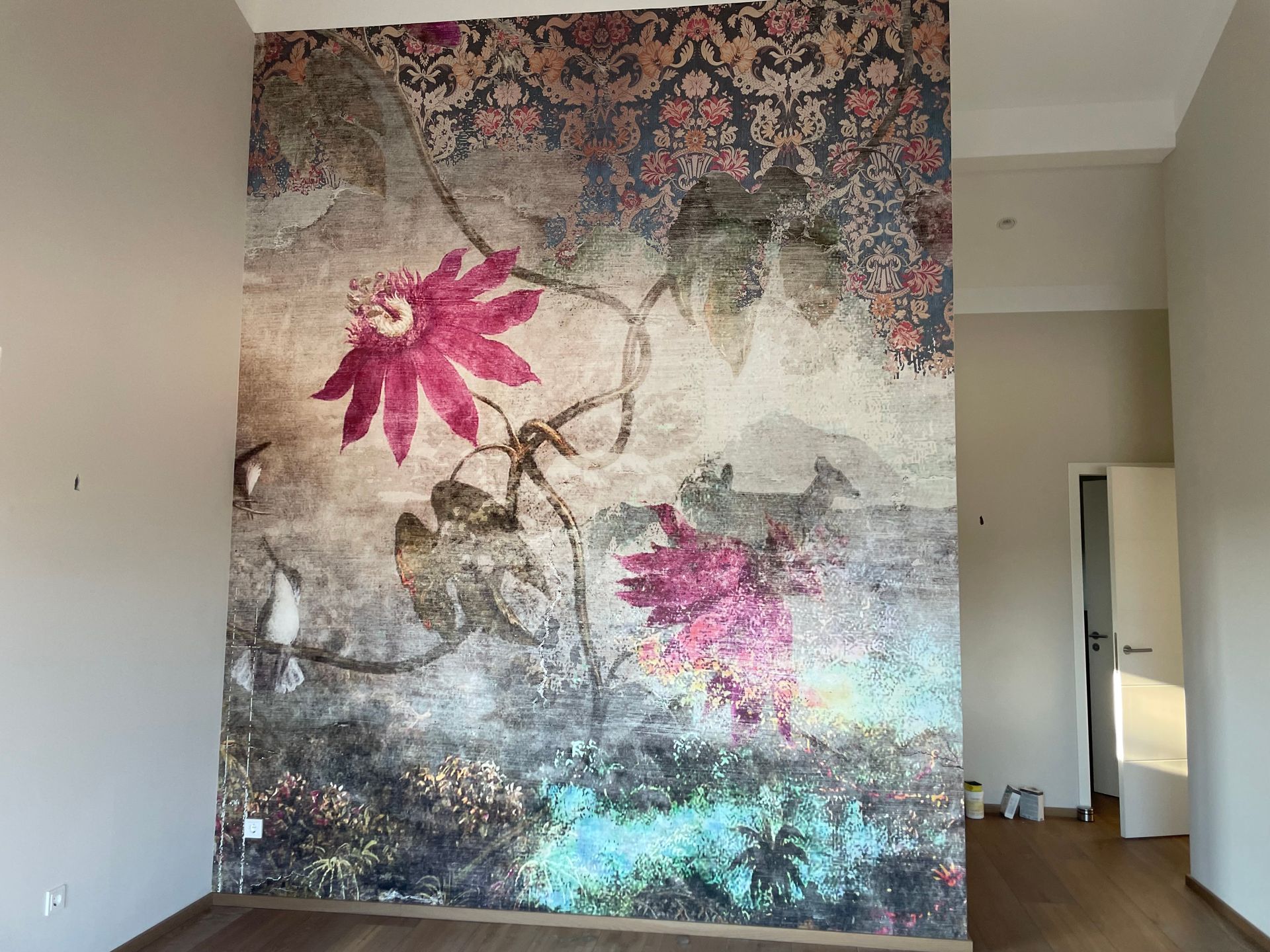 Tapete mit zwei pinken Blumen