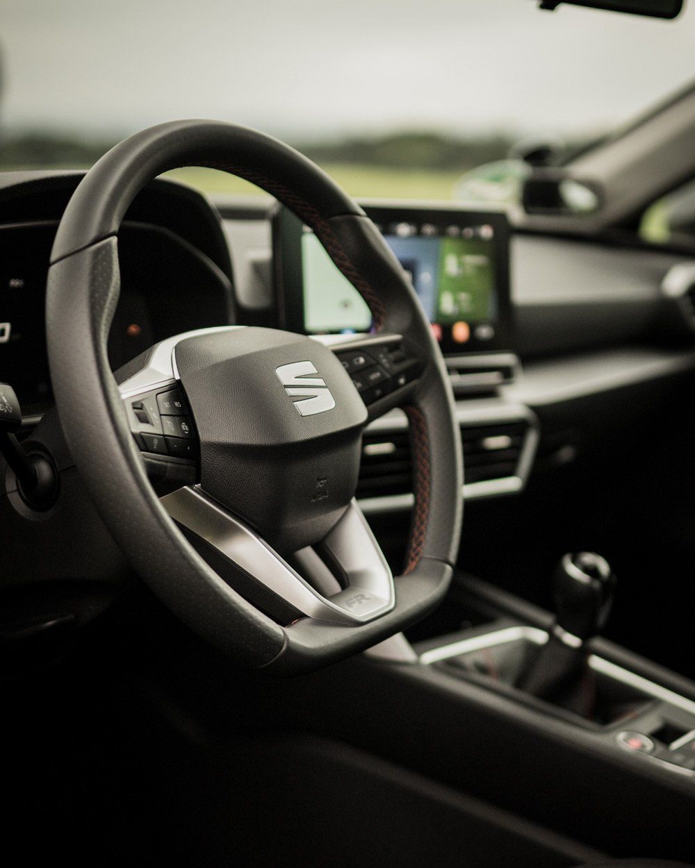 Person fährt ein Auto