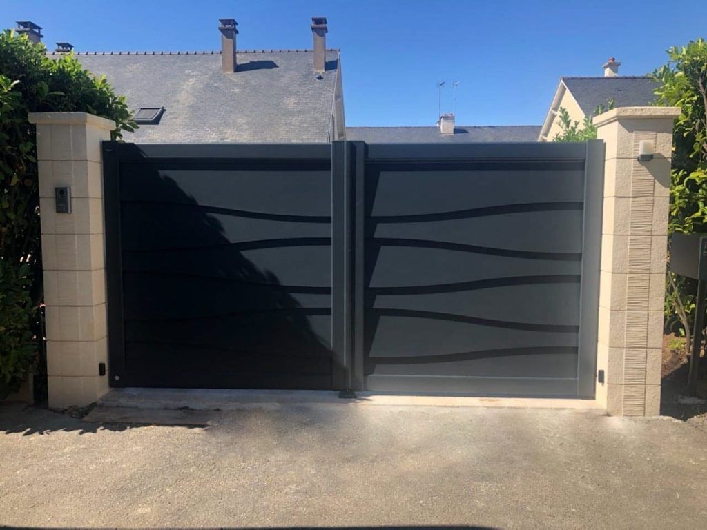 Portail à vantaux pleins noir