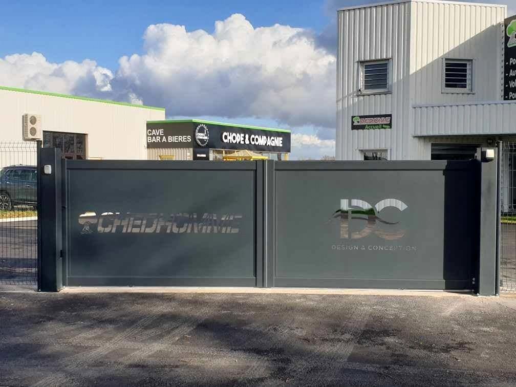 Portail battant avec découpe personnalisée Chedhomme