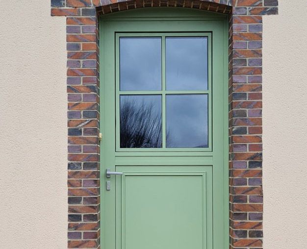 Porte d'entrée vitrée avec croisillons verte