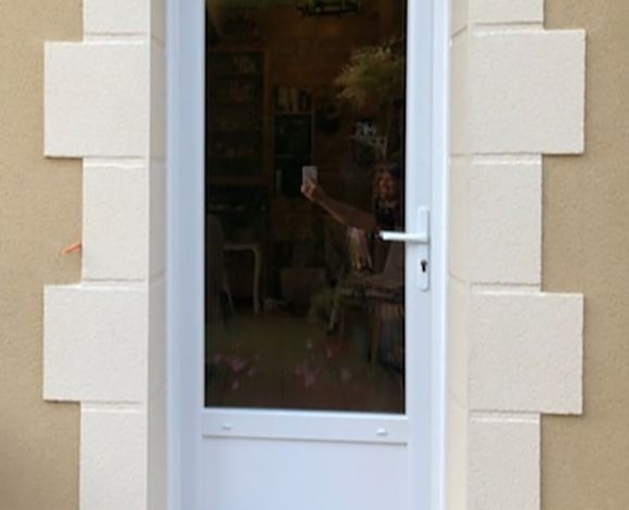 Porte d'entrée avec vitrage plein