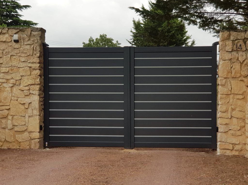 Portail Tango posé à Saint-Rémy-des-Monts