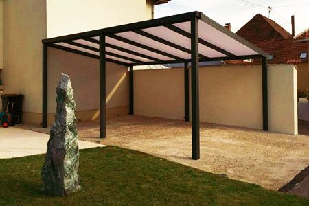 Carport autoporté avec toit en polycarbonate