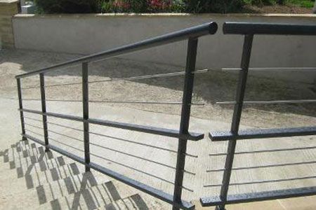 Garde-corps pour escalier extérieur et balcon