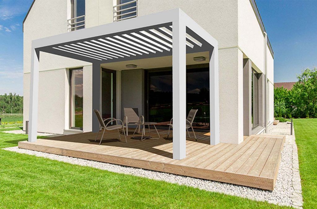 Pergola blanche à lames orientables