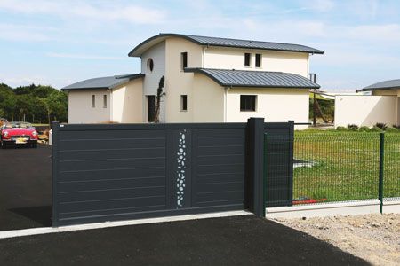 Portail coulissant entreouvert en projection 3D