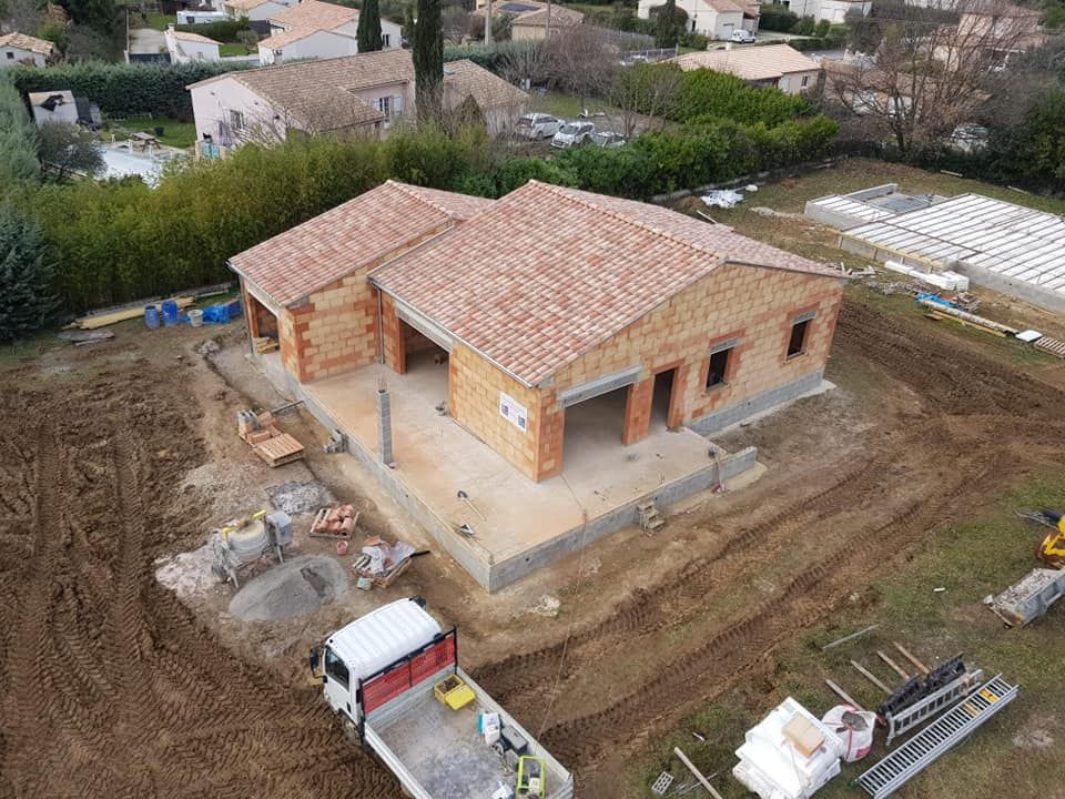 Construction d'une maison vue d'un drone.