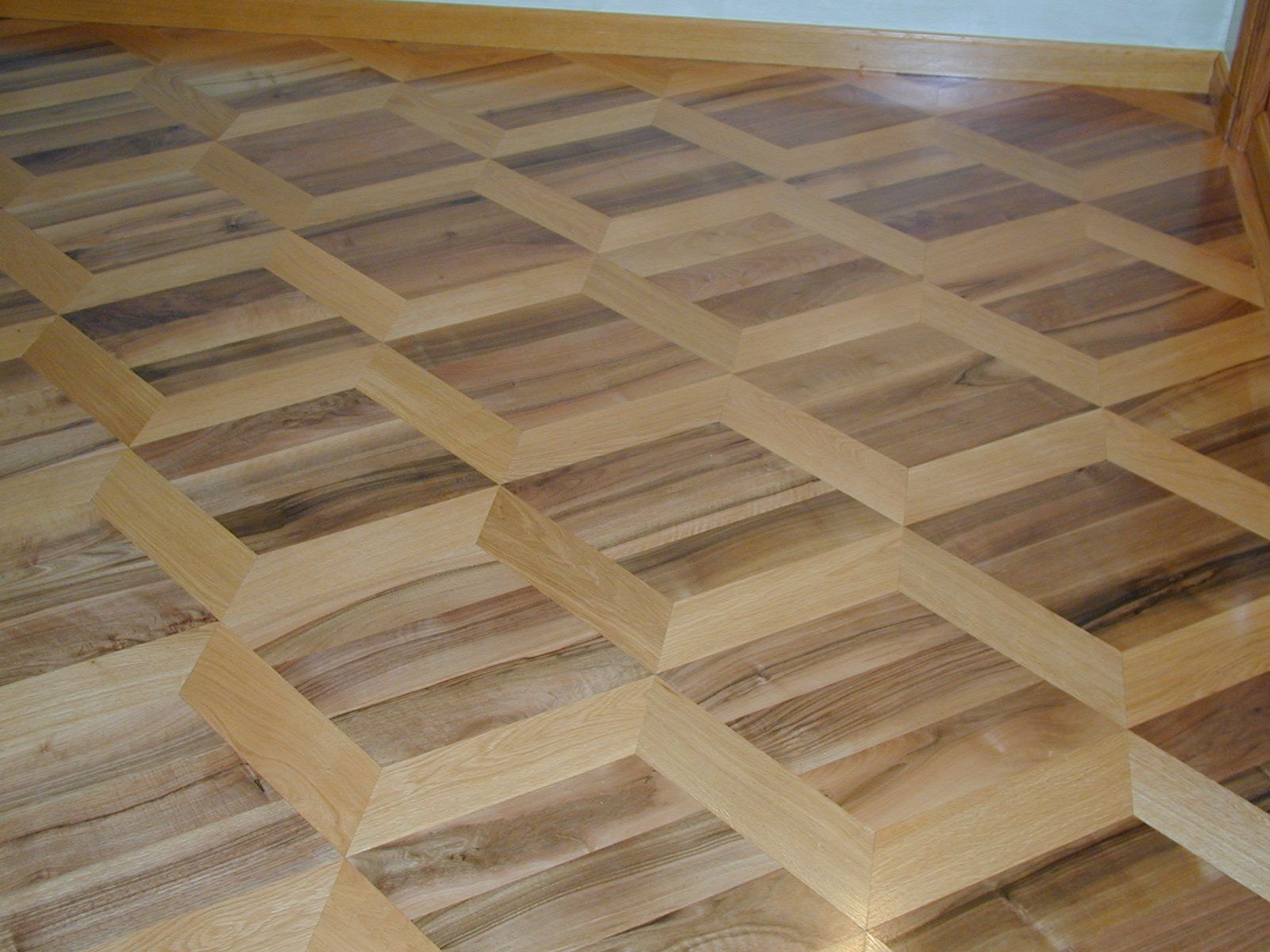 Pose de parquet en motif damier