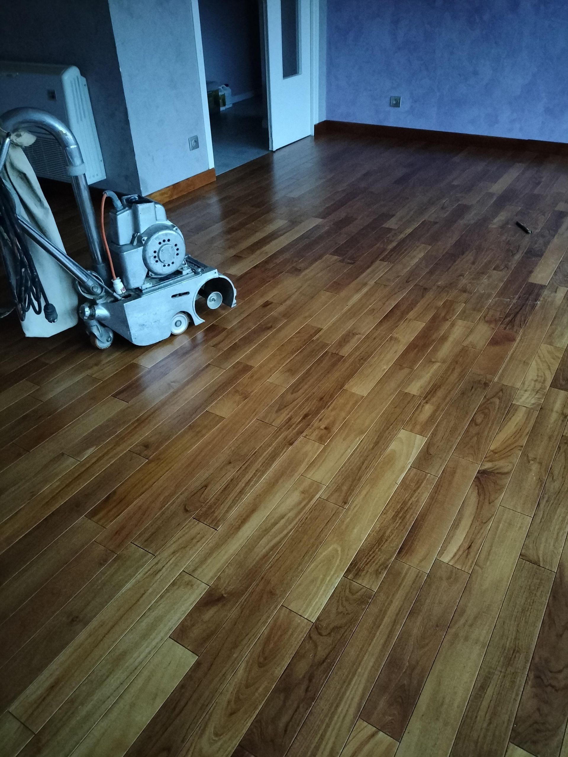 Ponçage de parquet à l'anglaise