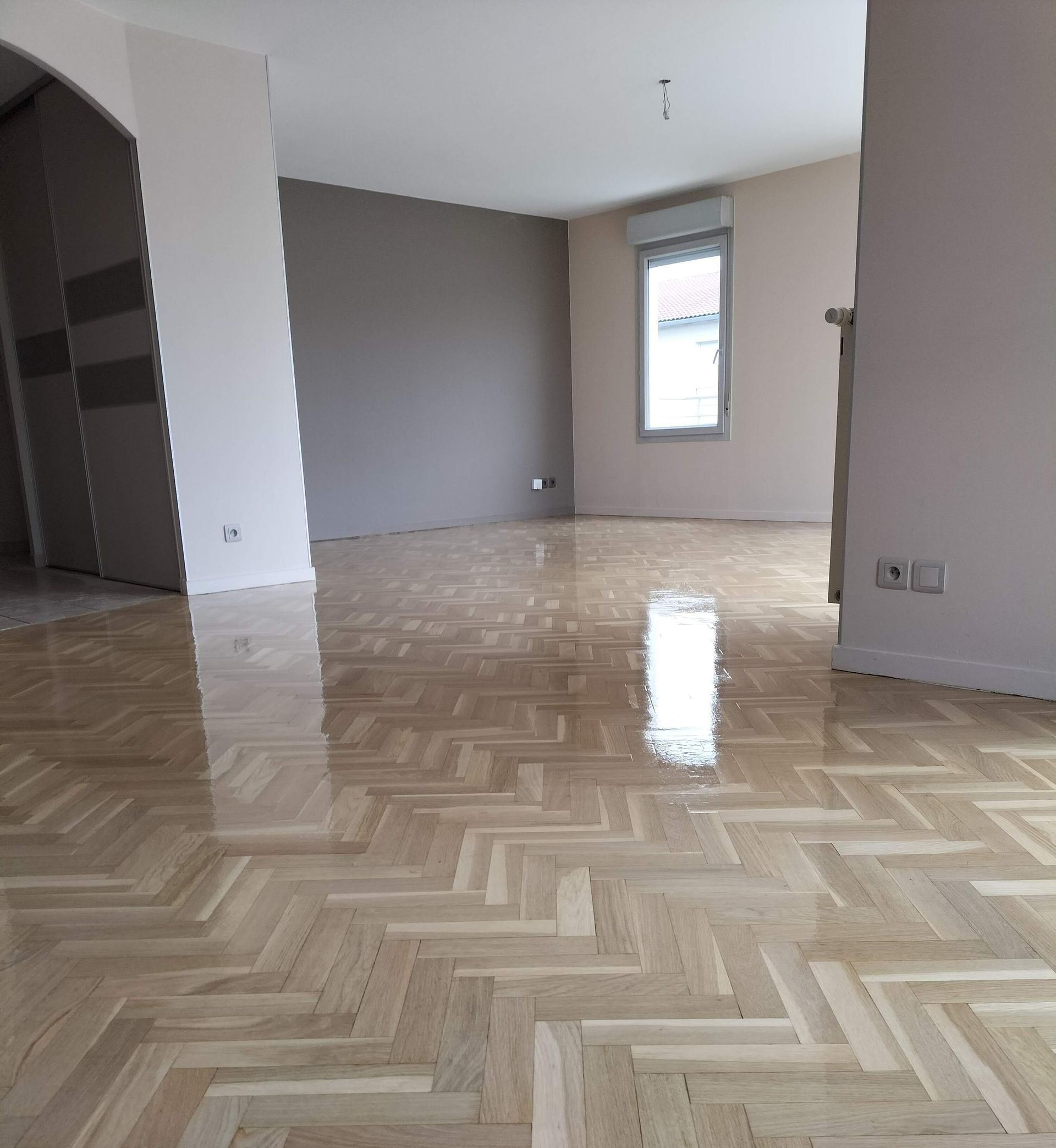 Vitrification d'un parquet à bâtons rompus avec Set Plastor T3