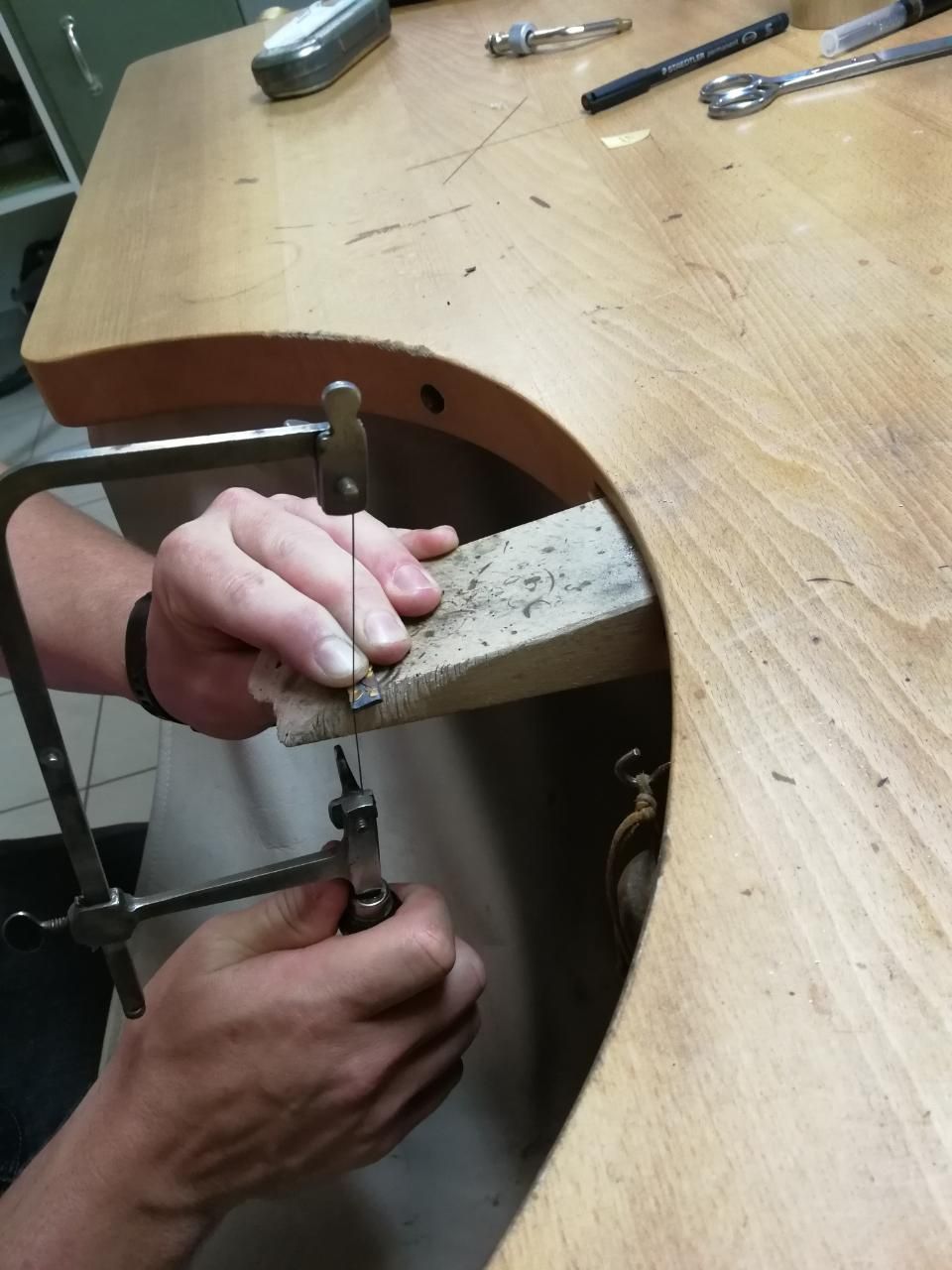 AF Goldschmiede, Arbeit mit der Laubsäge