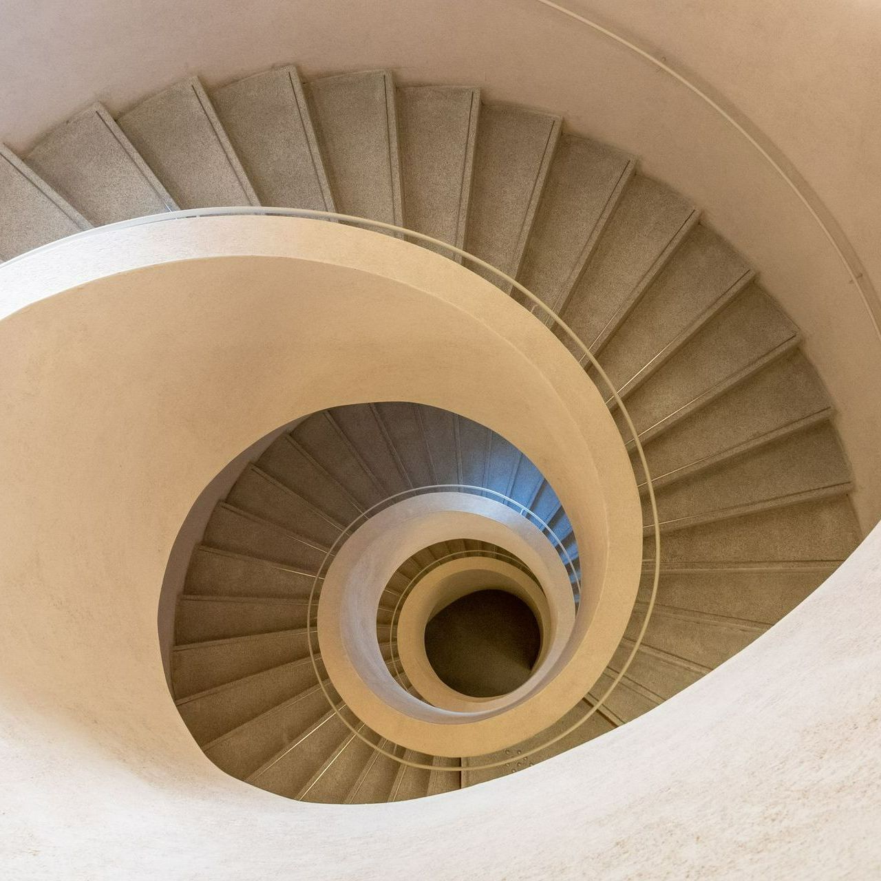 Un escalier en forme de spirale