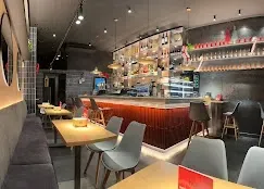 El interior de un restaurante moderno