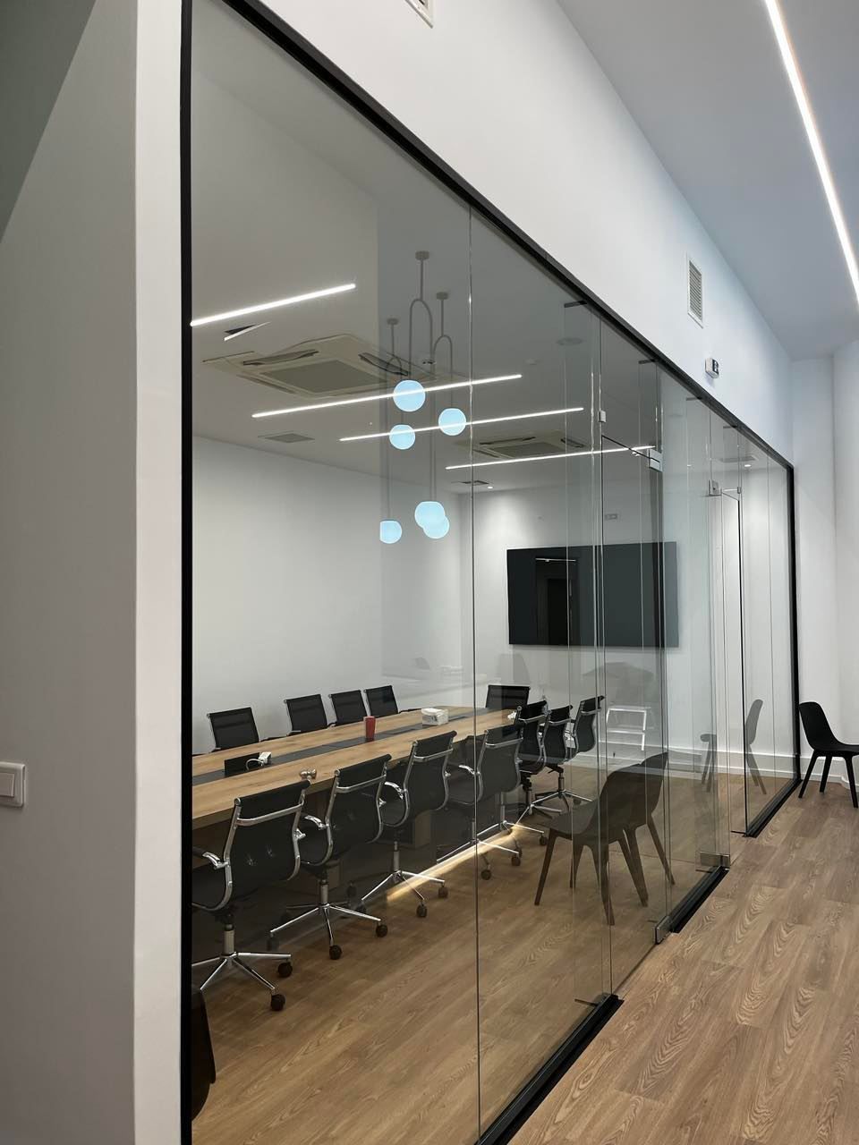 Γυάλινα διαχωριστικά εσωτερικού & εξωτερικού χώρου - KAMERI GLASS