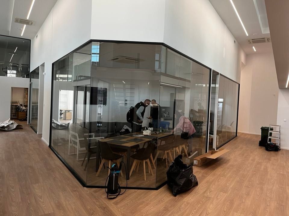 Γυάλινα διαχωριστικά εσωτερικού & εξωτερικού χώρου - KAMERI GLASS