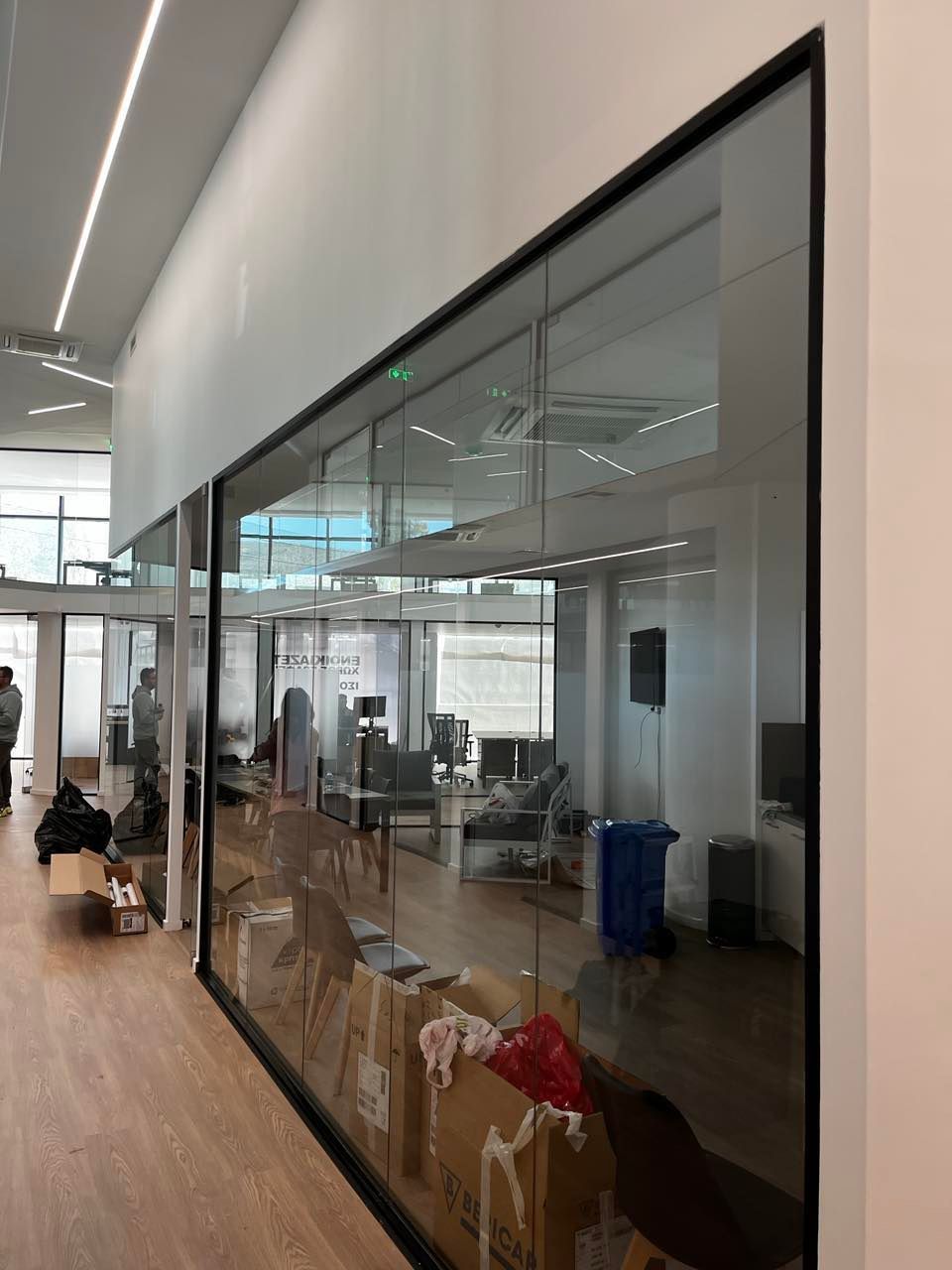 Γυάλινα διαχωριστικά εσωτερικού & εξωτερικού χώρου - KAMERI GLASS