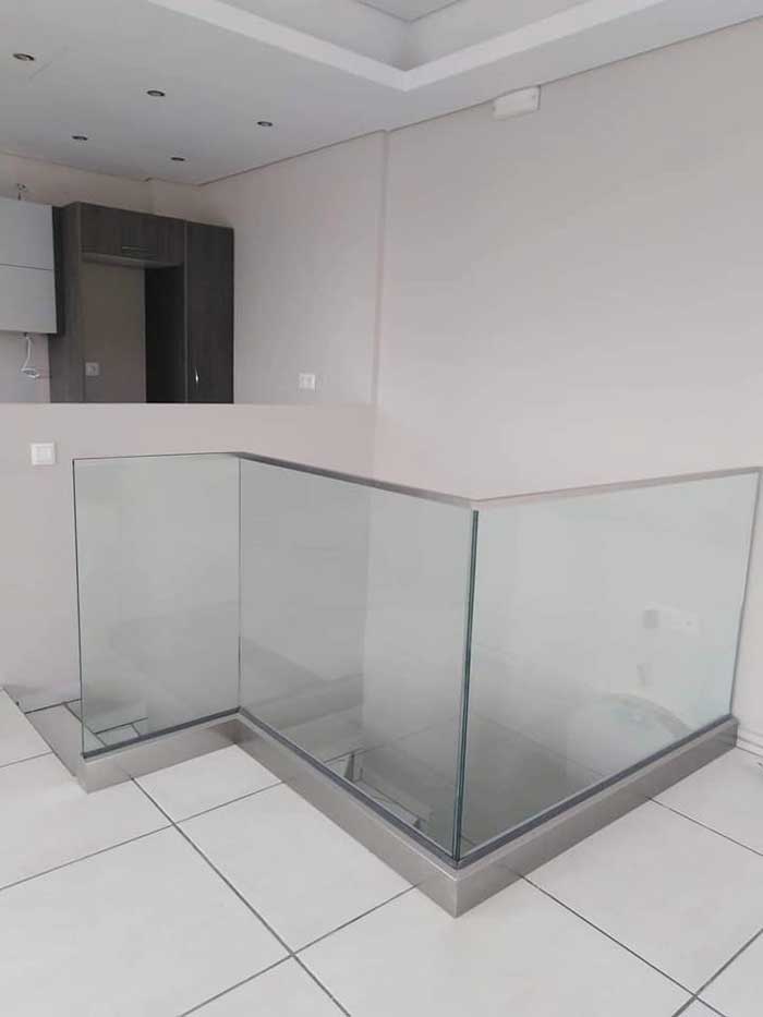 Γυάλινες κουπαστές | KAMERI GLASS