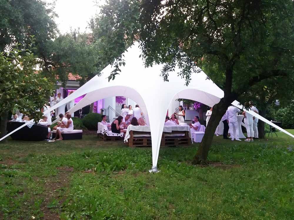 Zeltverleih, Ansprechpartnerinnen für Planung, Terminierung, Abbau, Aufbauhilfe, Bestuhlungspläne, Ausstattung, Großzelte, Eventzelte, Pagoden, Partyzelte, private, Firmenfeiern, Hochzeitszelte, Sternenzelte, Kleinzelte, Partyausstattungen, exklusives Partyzubehör, Festservice, Region Mainfranken, Würzburg, Schweinfurt, Unterfranken, Metropolregion Nürnberg Fürth Erlangen, Getränke Center Wagner GmbH, Getränkemarkt, Wiesentheid, Prichsenstadt, Frei-Haus, Heimdienstplan, freihaus Heimlieferservice, Veranstaltungslieferungen, Service, Getränkeangebot, Getränkeauswahl, Veranstaltungen