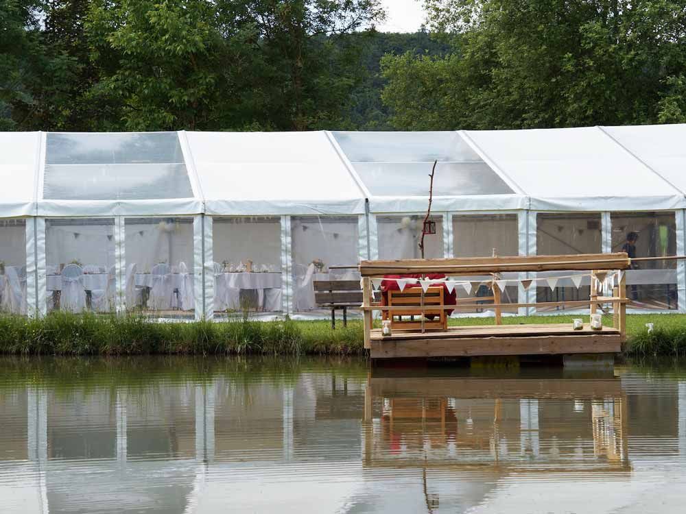 Zeltverleih, Ansprechpartnerinnen für Planung, Terminierung, Abbau, Aufbauhilfe, Bestuhlungspläne, Ausstattung, Großzelte, Eventzelte, Pagoden, Partyzelte, private, Firmenfeiern, Hochzeitszelte, Sternenzelte, Kleinzelte, Partyausstattungen,exklusives Partyzubehör, Festservice, Region Mainfranken, Würzburg, Schweinfurt, Unterfranken, Metropolregion Nürnberg Fürth Erlangen, Getränke Center Wagner GmbH, Getränkemarkt, Wiesentheid, Prichsenstadt, Frei-Haus, Heimdienstplan, freihaus Heimlieferservice, Veranstaltungslieferungen, Service, Getränkeangebot, Getränkeauswahl, Veranstaltungen