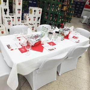 Getränke Center Wagner GmbH, Wiesentheid, Prichsenstadt, Partyausstattungen, Ausschank, Beleuchtung, Lichtanlagen, Zeltboden, Schankanlagen, Kühlung, Heizung, Stuhlhusse, Tische, Stühle, Toilettenwagen, Gläser, exklusives Partyzubehör, Festservice, Stuhl klappbar, Chromstuhl, Banketstühle, Stapelstuhl blau, Barhocker, Hocker, Bänke, Banketttisch lang rund, Garnituren, Klappmöbel, Bistrostehtisch, Tischdecke, Bankauflage, Damastservietten, Sitzkissen, Loungemöbel