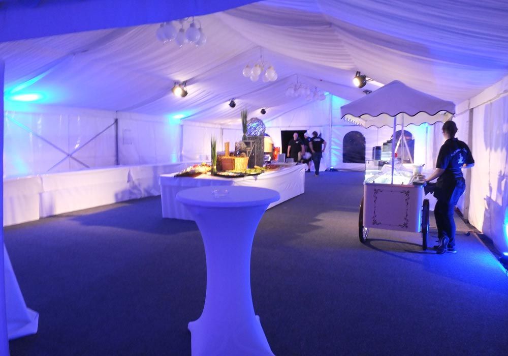 Zeltverleih, Referenzen, Ansprechpartnerinnen für Planung, Terminierung, Abbau, Aufbauhilfe, Bestuhlungspläne, Ausstattung, Großzelte, Eventzelte, Pagoden, Partyzelte, private, Firmenfeiern, Hochzeitszelte, Sternenzelte, Kleinzelte, Partyausstattungen,exklusives Partyzubehör, Festservice, Region Mainfranken, Würzburg, Schweinfurt, Unterfranken, Metropolregion Nürnberg Fürth Erlangen, Getränke Center Wagner GmbH, Getränkemarkt, Wiesentheid, Prichsenstadt, Frei-Haus, Heimdienstplan, freihaus Heimlieferservice, Veranstaltungslieferungen, Service, Getränkeangebot, Getränkeauswahl, Veranstaltungen