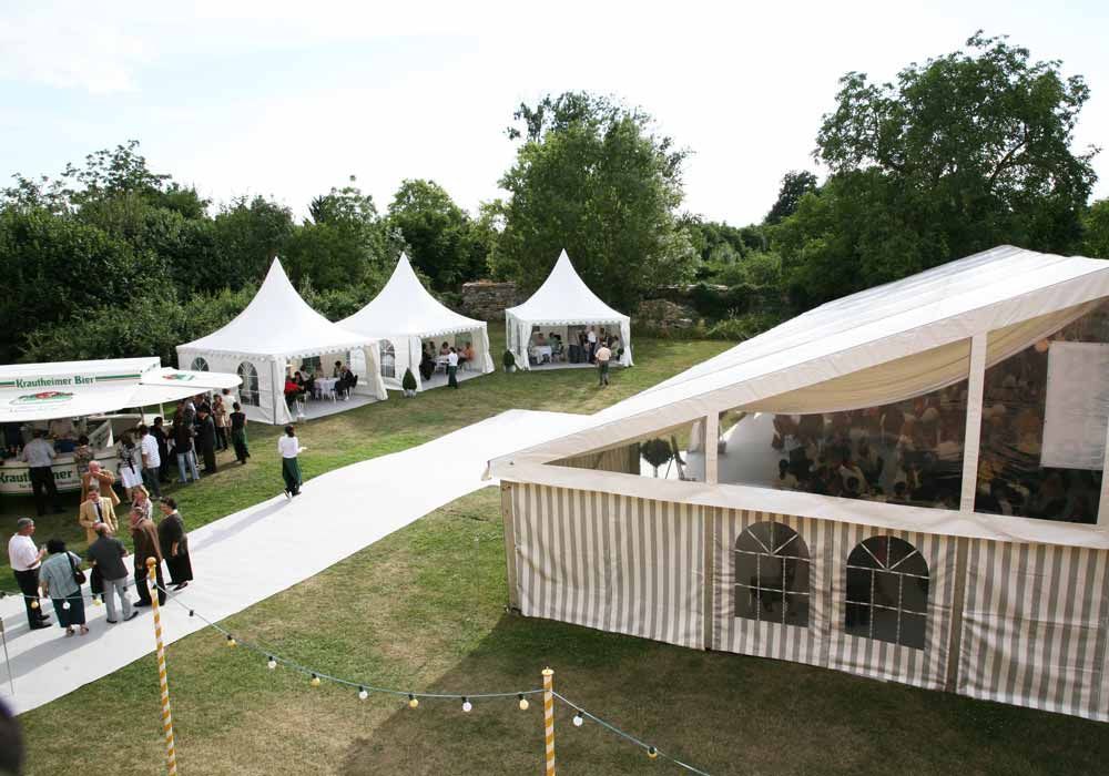 Zeltverleih, Referenzen, Ansprechpartnerinnen für Planung, Terminierung, Abbau, Aufbauhilfe, Bestuhlungspläne, Ausstattung, Großzelte, Eventzelte, Pagoden, Partyzelte, private, Firmenfeiern, Hochzeitszelte, Sternenzelte, Kleinzelte, Partyausstattungen,exklusives Partyzubehör, Festservice, Region Mainfranken, Würzburg, Schweinfurt, Unterfranken, Metropolregion Nürnberg Fürth Erlangen, Getränke Center Wagner GmbH, Getränkemarkt, Wiesentheid, Prichsenstadt, Frei-Haus, Heimdienstplan, freihaus Heimlieferservice, Veranstaltungslieferungen, Service, Getränkeangebot, Getränkeauswahl, Veranstaltungen