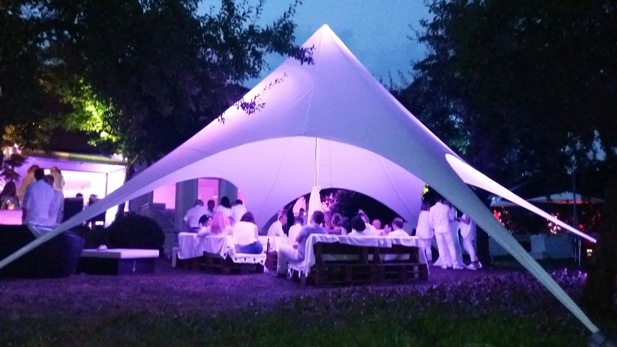 Zeltverleih, Referenzen, Ansprechpartnerinnen für Planung, Terminierung, Abbau, Aufbauhilfe, Bestuhlungspläne, Ausstattung, Großzelte, Eventzelte, Pagoden, Partyzelte, private, Firmenfeiern, Hochzeitszelte, Sternenzelte, Kleinzelte, Partyausstattungen,exklusives Partyzubehör, Festservice, Region Mainfranken, Würzburg, Schweinfurt, Unterfranken, Metropolregion Nürnberg Fürth Erlangen, Getränke Center Wagner GmbH, Getränkemarkt, Wiesentheid, Prichsenstadt, Frei-Haus, Heimdienstplan, freihaus Heimlieferservice, Veranstaltungslieferungen, Service, Getränkeangebot, Getränkeauswahl, Veranstaltungen