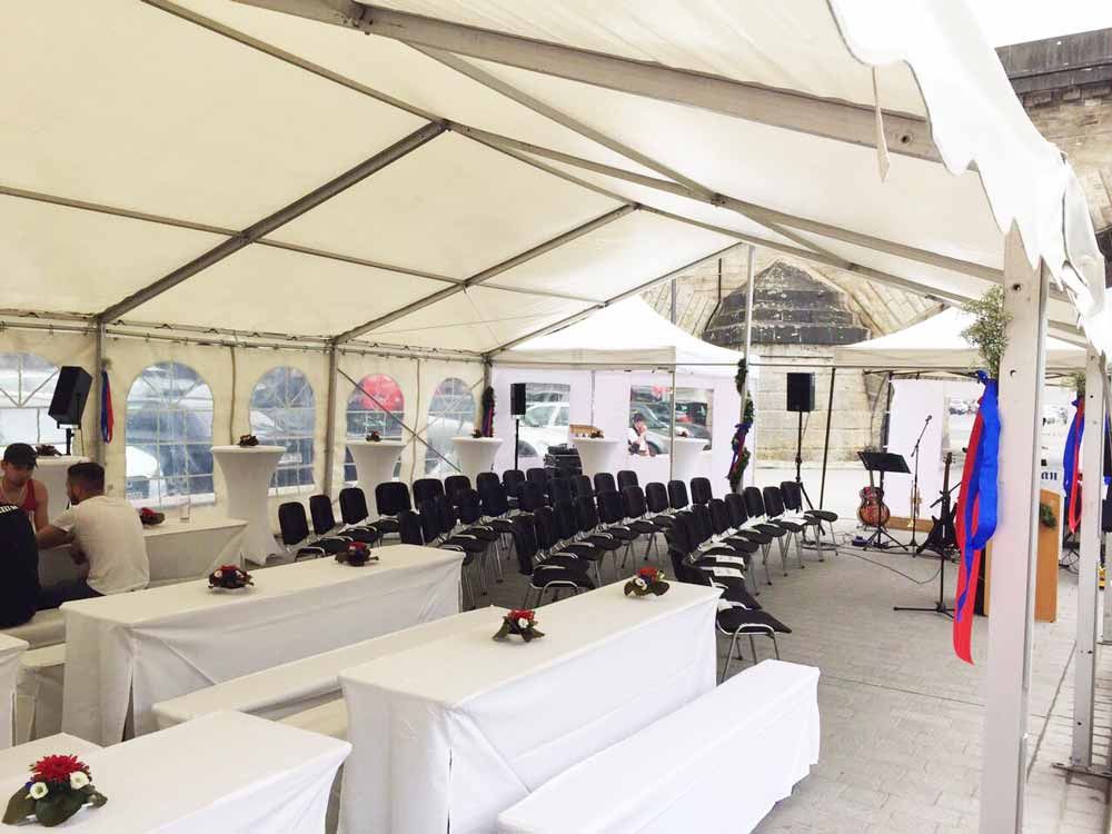 Zeltverleih, Ansprechpartnerinnen für Planung, Terminierung, Abbau, Aufbauhilfe, Bestuhlungspläne, Ausstattung, Großzelte, Eventzelte, Pagoden, Partyzelte, private, Firmenfeiern, Hochzeitszelte, Sternenzelte, Kleinzelte, Partyausstattungen, exklusives Partyzubehör, Festservice, Region Mainfranken, Würzburg, Schweinfurt, Unterfranken, Metropolregion Nürnberg Fürth Erlangen, Getränke Center Wagner GmbH, Getränkemarkt, Wiesentheid, Prichsenstadt, Frei-Haus, Heimdienstplan, freihaus Heimlieferservice, Veranstaltungslieferungen, Service, Getränkeangebot, Getränkeauswahl, Veranstaltungen